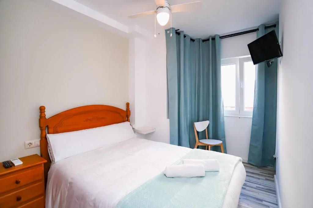 Habitación Doble con baño compartido — Pensión Caldas