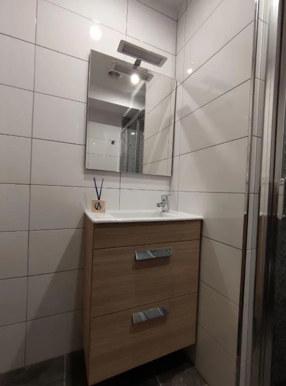 Habitación Doble con baño privado - 2 camas — Pension Cando