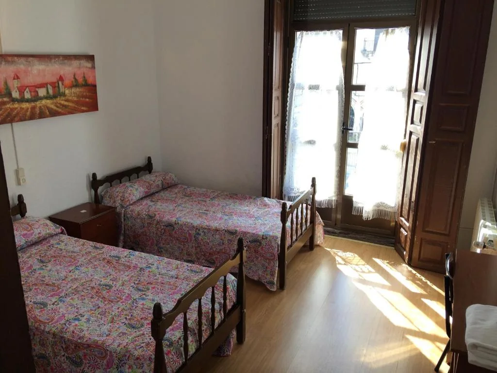 Habitación Doble Estándar - 2 camas — Pension Carretero