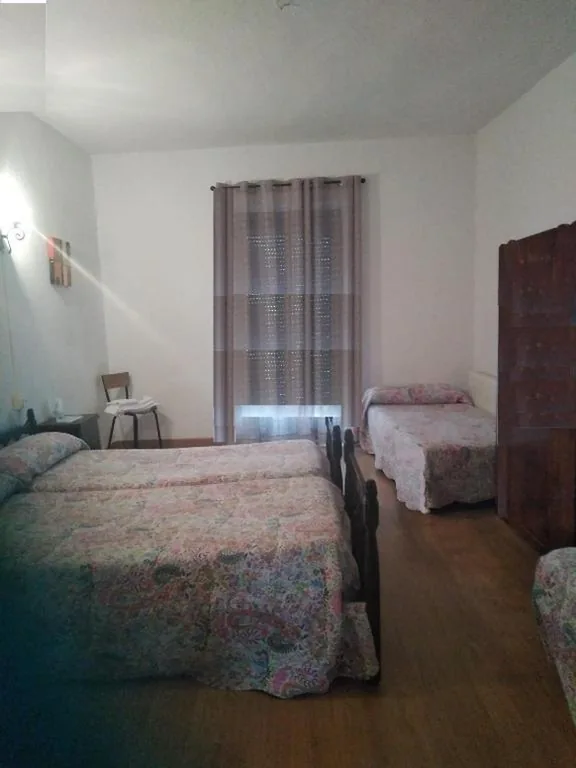 Habitación Familiar con baño compartido — Pension Carretero