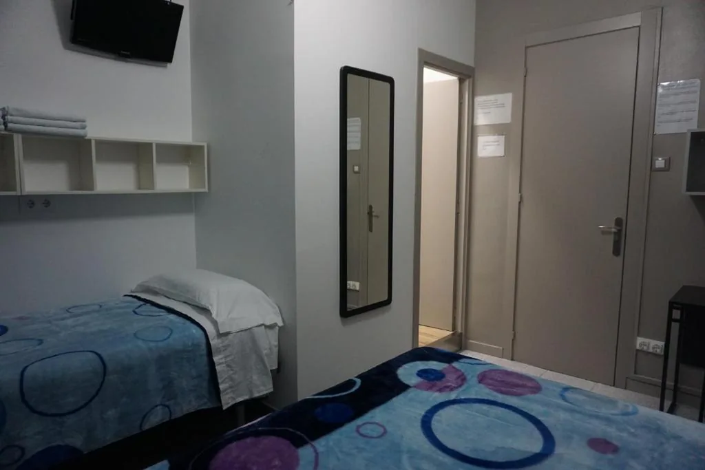 Camera Tripla con Bagno Privato Esterno — Pensión Casa Blanca