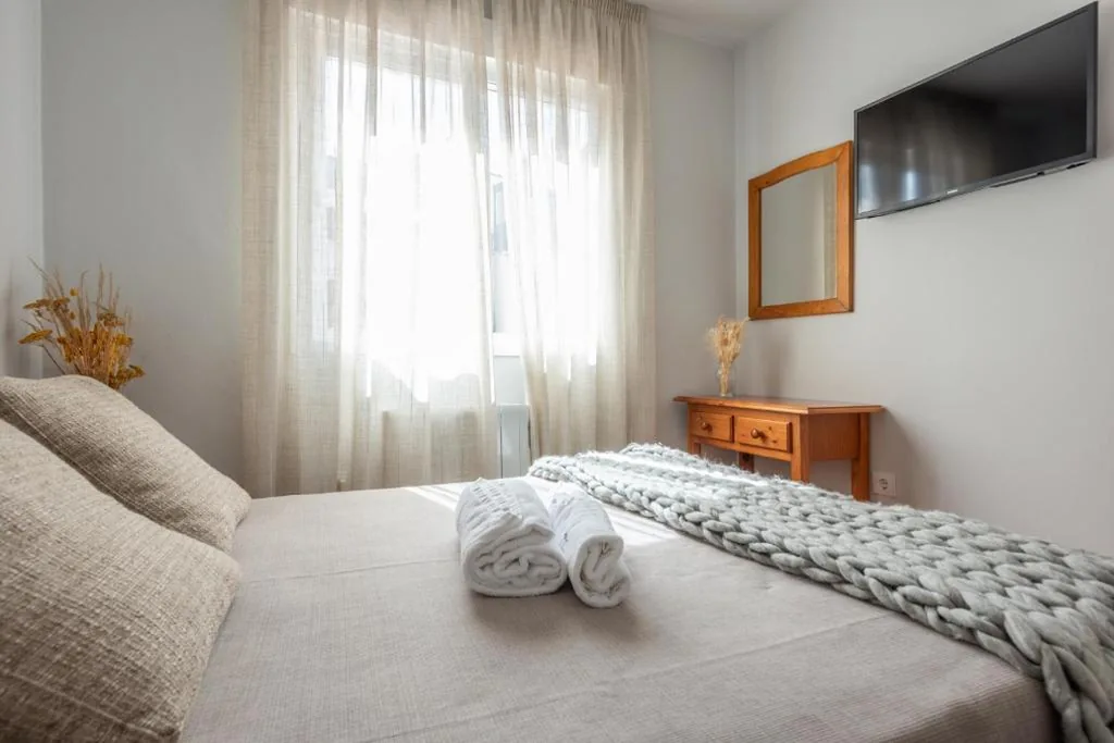 Standard Double Room with Shared Bathroom — Pensión Casa Castelao 31 O Grove