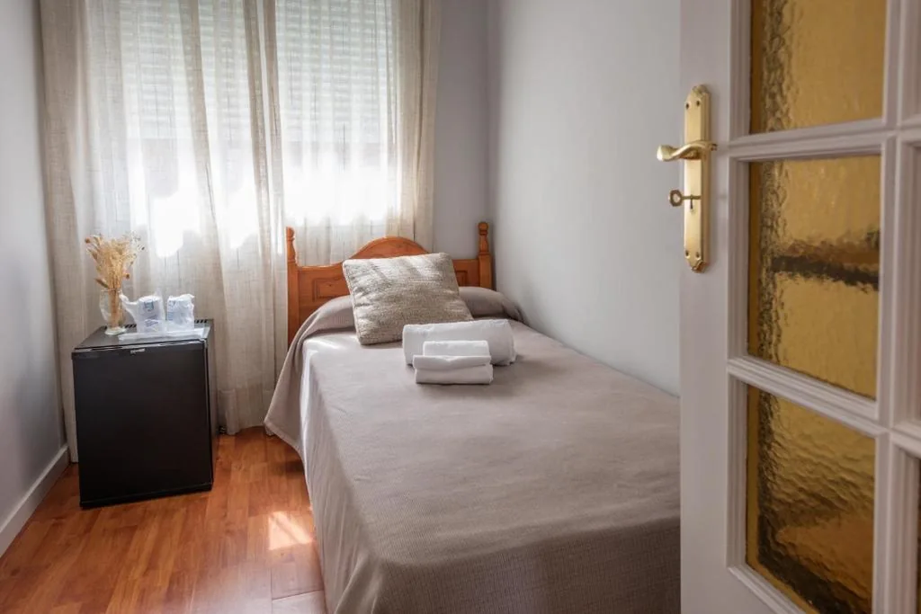 Single Room with Shared Bathroom — Pensión Casa Castelao 31 O Grove
