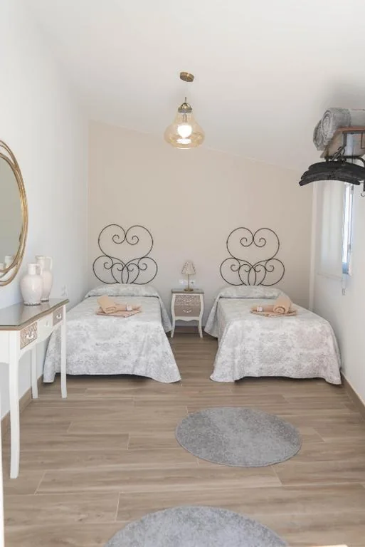Doppelzimmer mit eigenem Bad – 2 Betten — Pensión Casa do Gallo Sarria