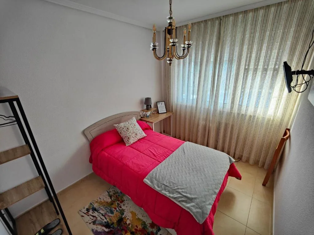 Chambre Individuelle avec salle de bains privative — Pension Casa Felisa