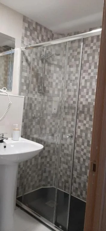 Habitación Cuádruple con baño — Pensión CASA LEÓN