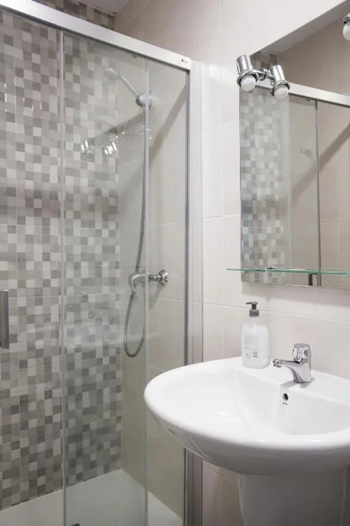 Camera doppia con bagno privato - 2 letti — Pension Casa Maruja