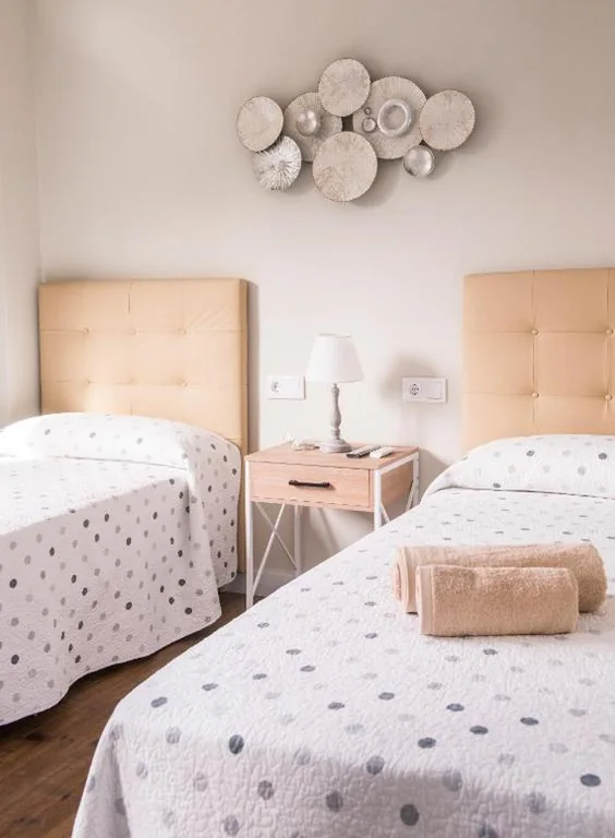 Doppelzimmer mit eigenem Bad – 2 Betten — Pensión Casa Rego Sarria