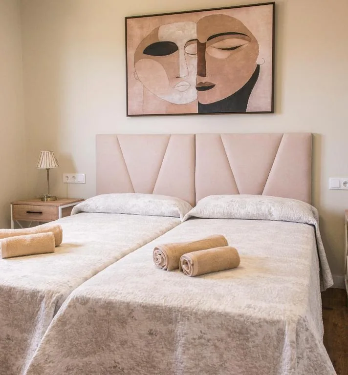 Standardzimmer mit Gemeinschaftsbad – 2 Betten — Pensión Casa Rego Sarria