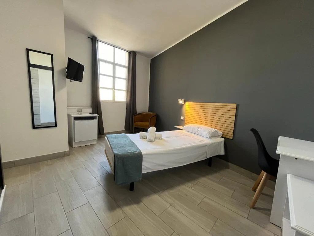 Habitación Individual con baño privado — Pensión Cassandra