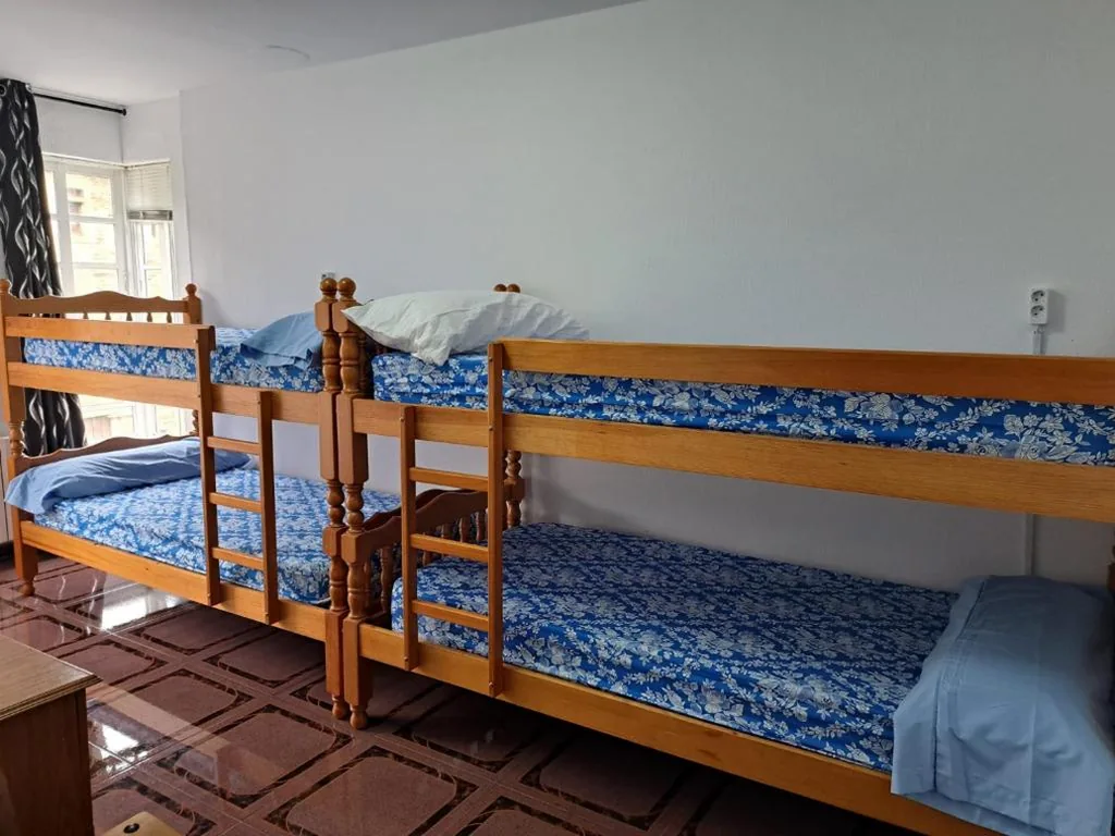 Letto a castello in dormitorio misto — Pensión Castro Parrillada