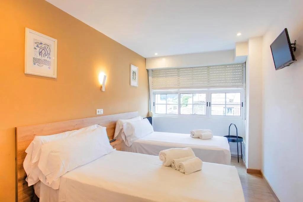Habitación Doble con aseo compartido - 2 camas — Pensión Centro