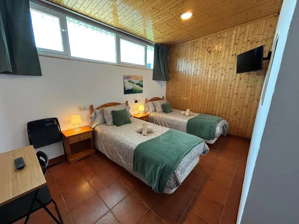 Doppelzimmer mit 2 Betten — Pensión Codesal