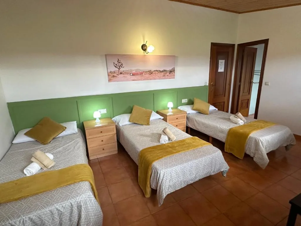 Dreibettzimmer — Pensión Codesal