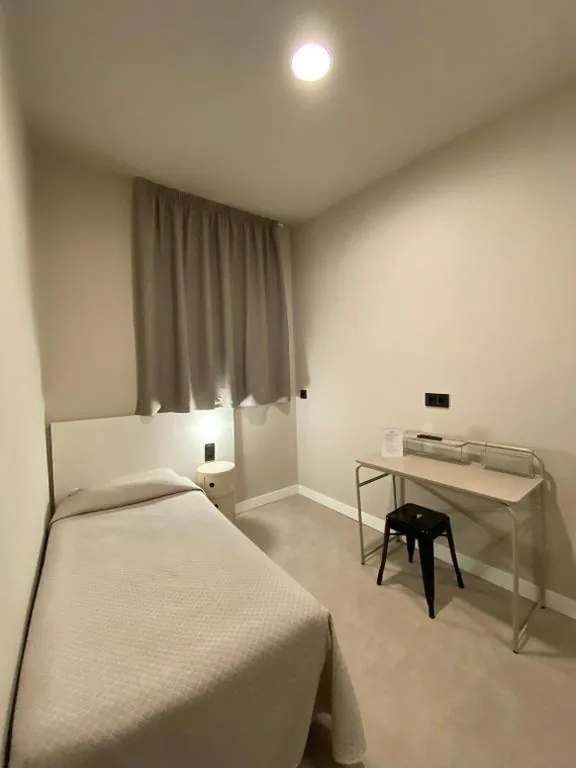 Camera singola con bagno in comune — Pensión Coral