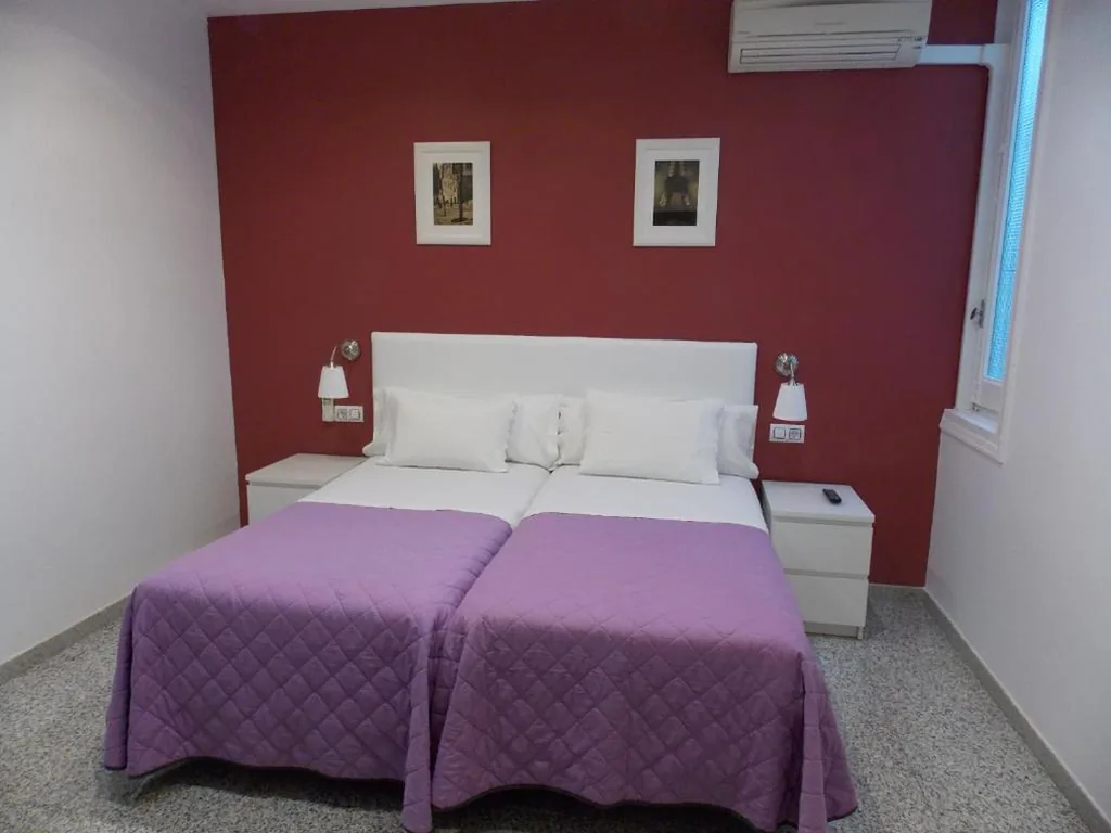 Habitación Doble con baño privado - 2 camas — Pensión Corbero