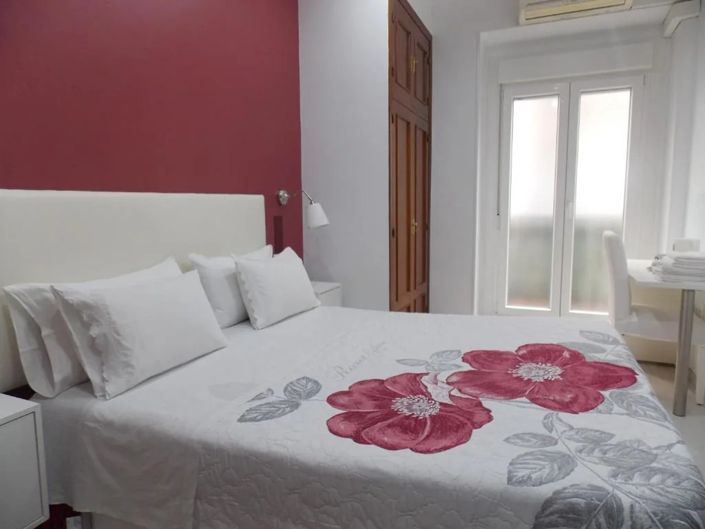 Habitación Doble con baño privado — Pensión Corbero