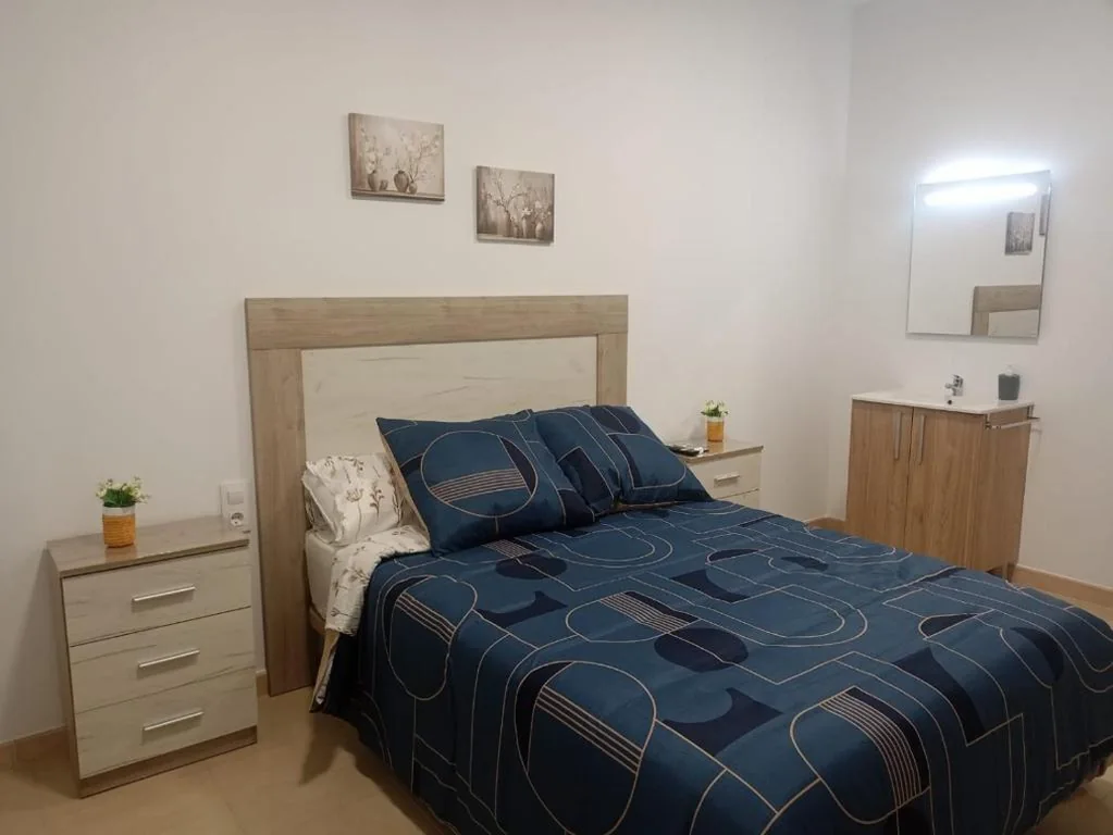 Habitación Doble con balcón — Pensión Crisjomar