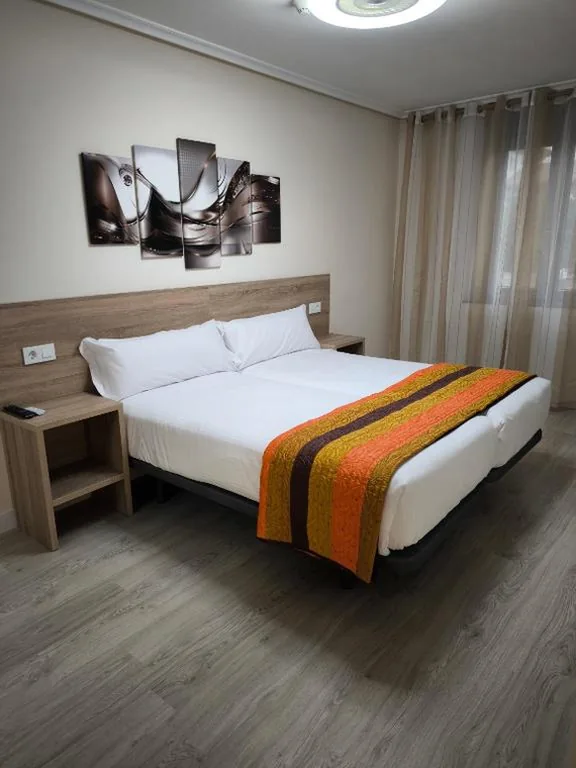 Habitación Doble con baño compartido - 2 camas — Pensión del Norte