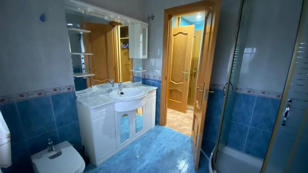 Tweepersoonskamer met eigen badkamer — Pensión DESPERTAR CON EL SONIDO DE LOS PÁJAROS