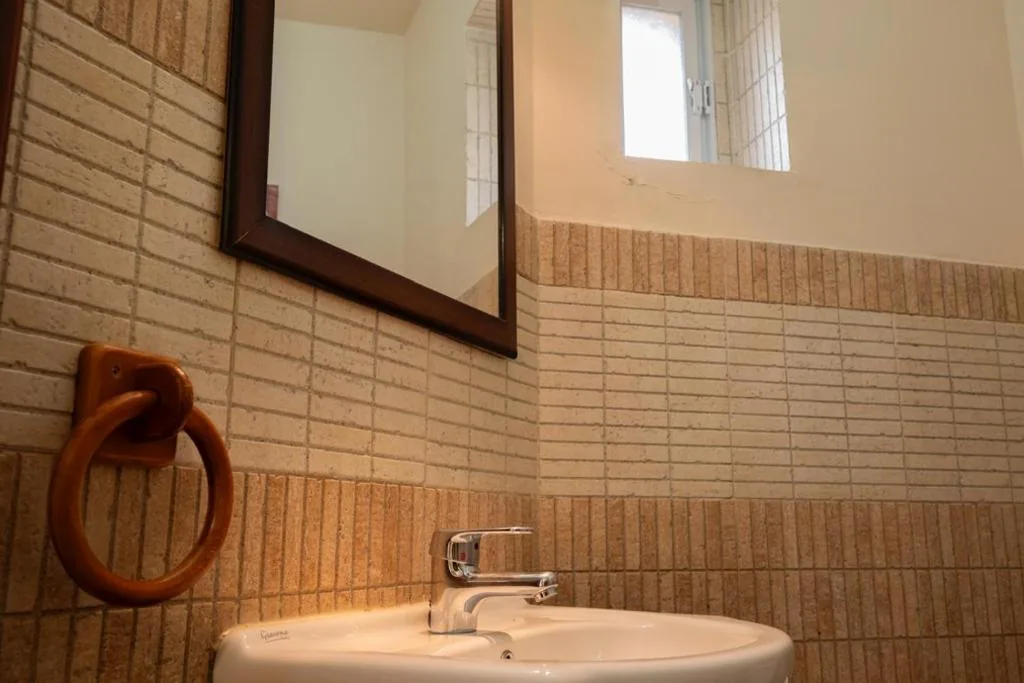 Camera doppia con bagno privato — Pensión Discoves