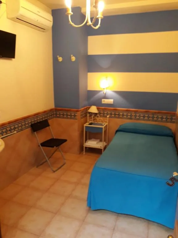 Quarto Individual com casa de banho privativa exterior — Pension Doña Trinidad