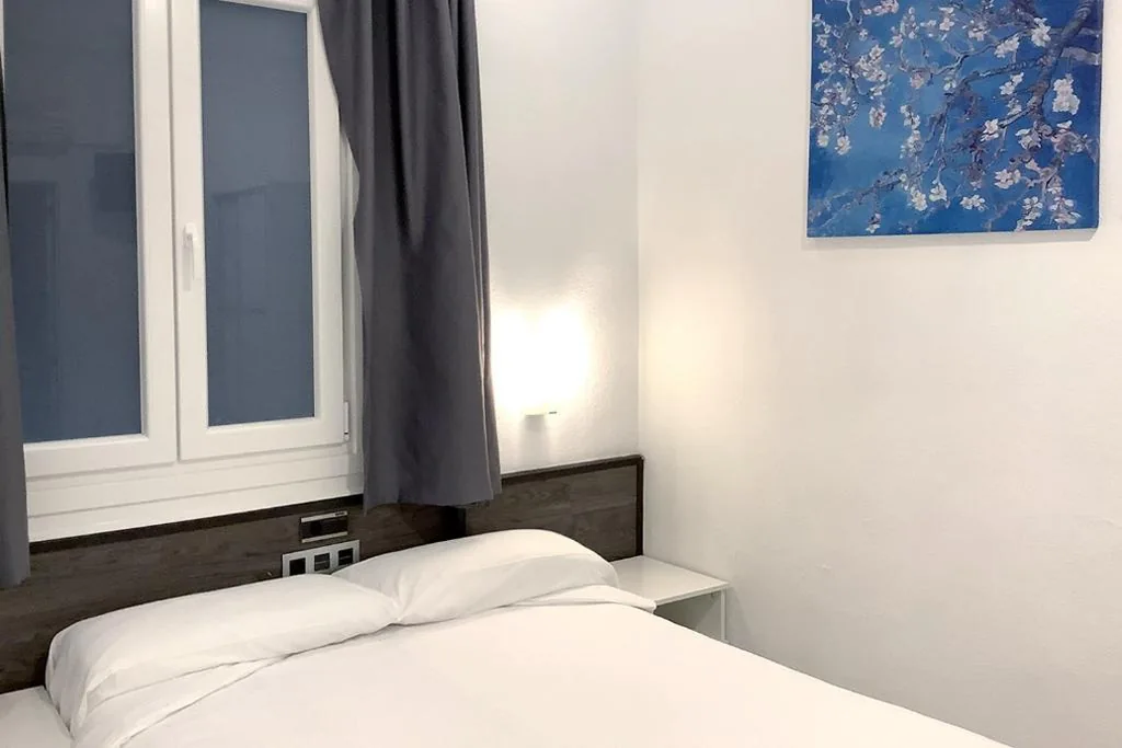 Interior Single Room — Pensión Donostiarra