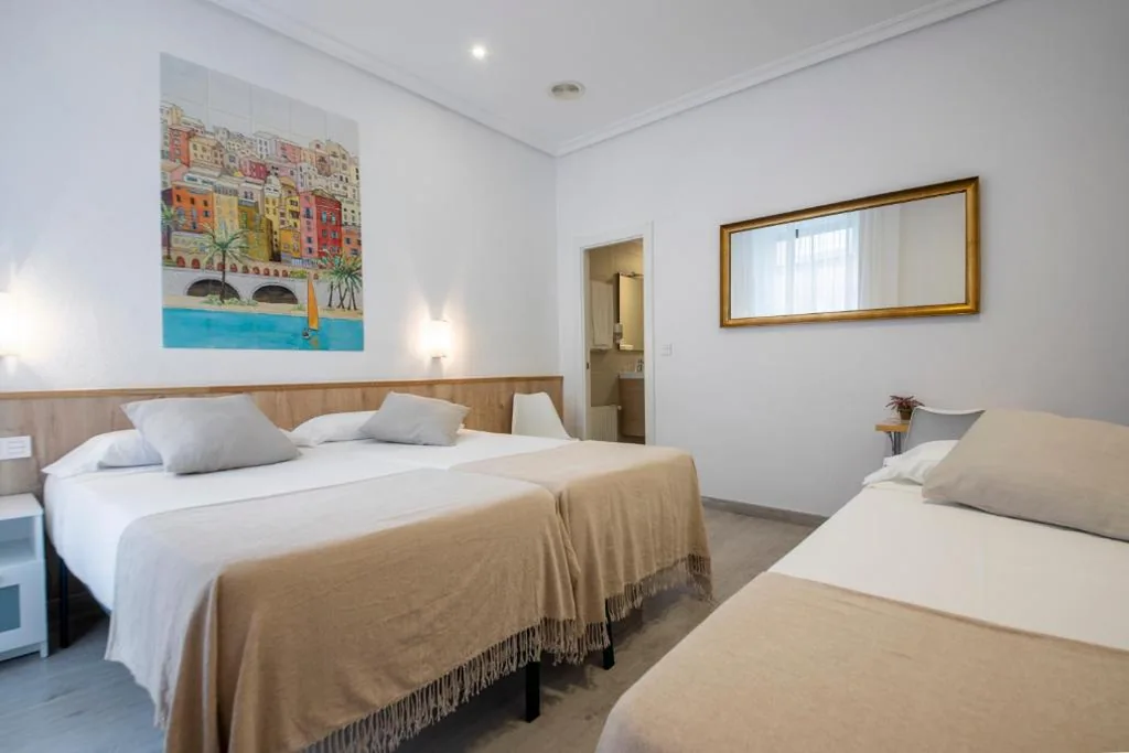 Triple Room — Pensión Donostiarra