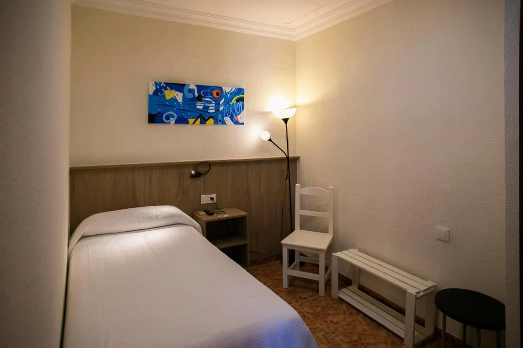 Quarto Individual Económico — Pensión Dulces Sueños