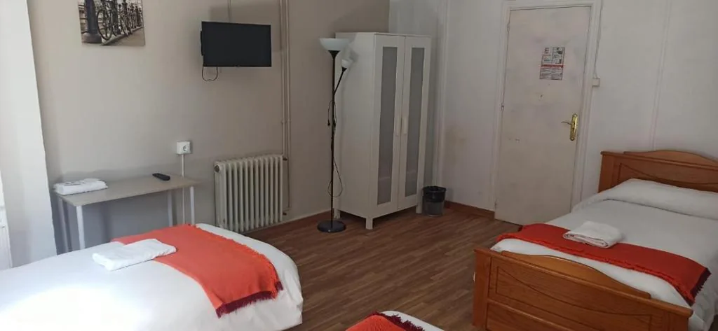 Camera doppia con letto supplementare - 1 o 2 letti — Pensión Duquesa Bed & Breakfast