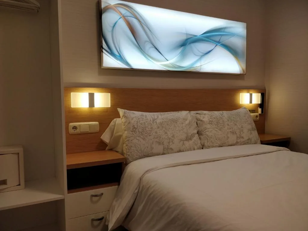 Habitación Individual con baño privado — Pensión Easo
