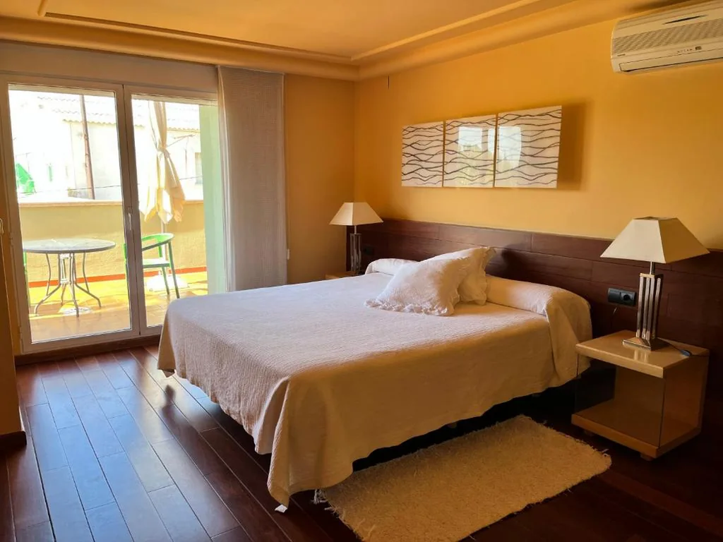 Habitación Doble con terraza — PENSIÓN EL CARRO