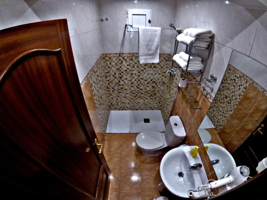 Habitación Doble Pequeña — Pension El Figon