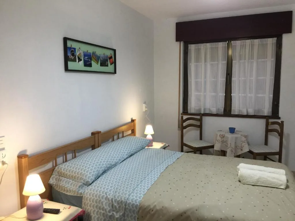 Habitación Doble con baño privado — Pensión El Pozo