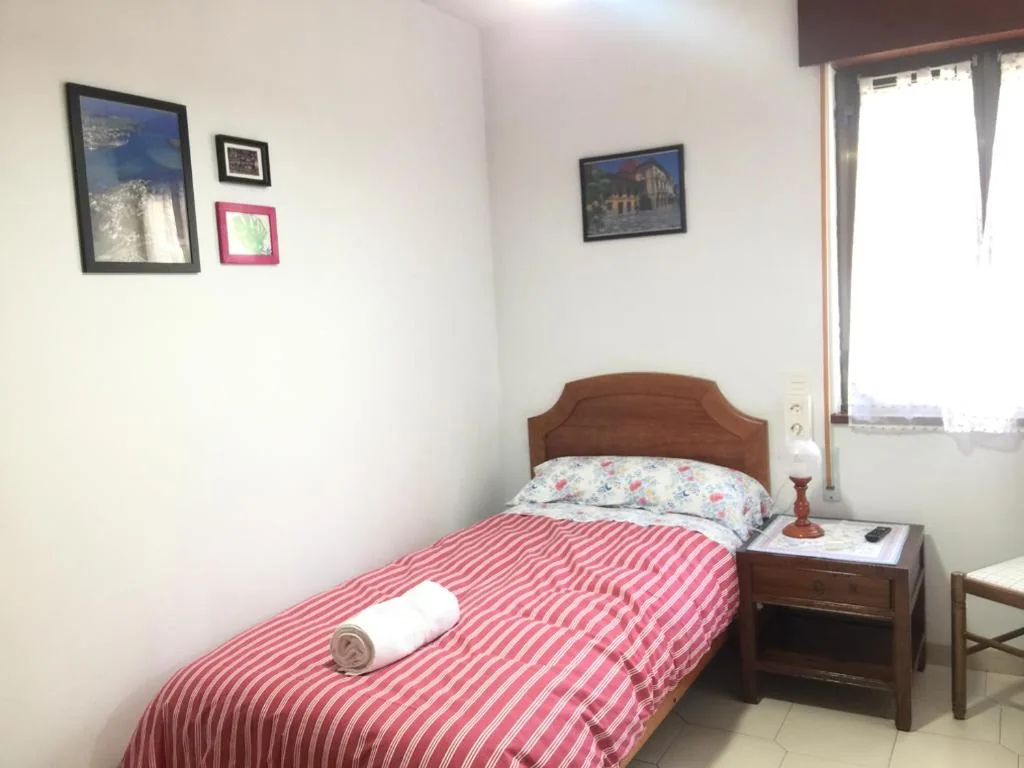 Habitación Individual con baño compartido — Pensión El Pozo