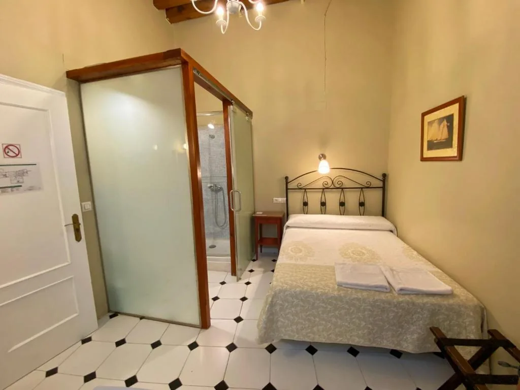 Camera Doppia Interna Economica con bagno privato — Pensión España
