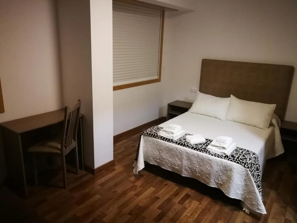 Tweepersoonskamer met balkon — Pension Esquina