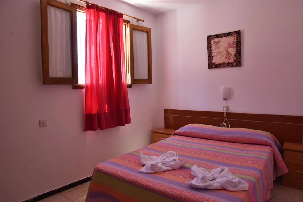 Camera doppia economica con bagno in comune — Pension Eva