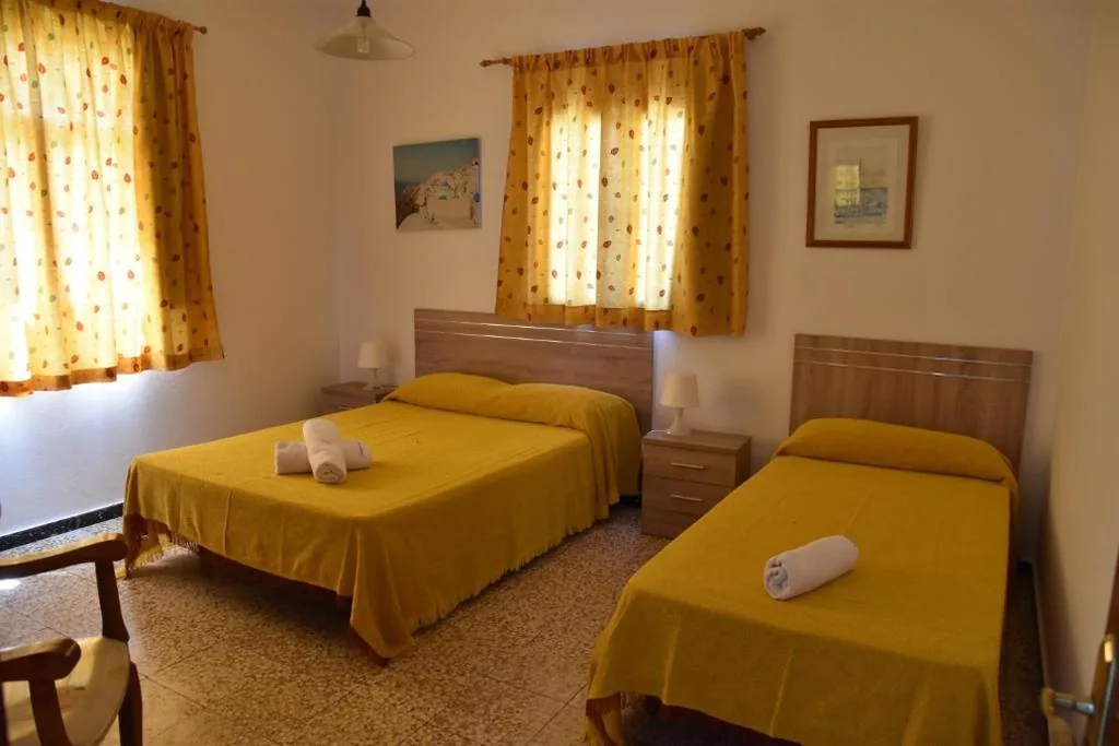 Camera tripla con bagno in comune — Pension Eva