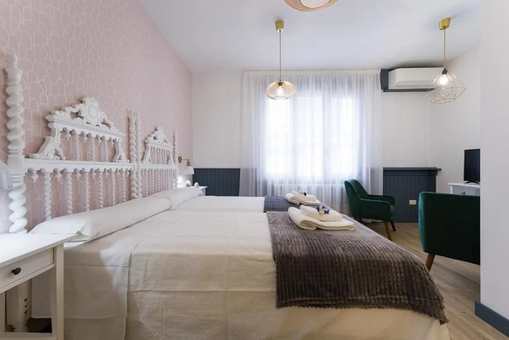 Habitación Doble Deluxe - 2 camas — Pensión Ferradura