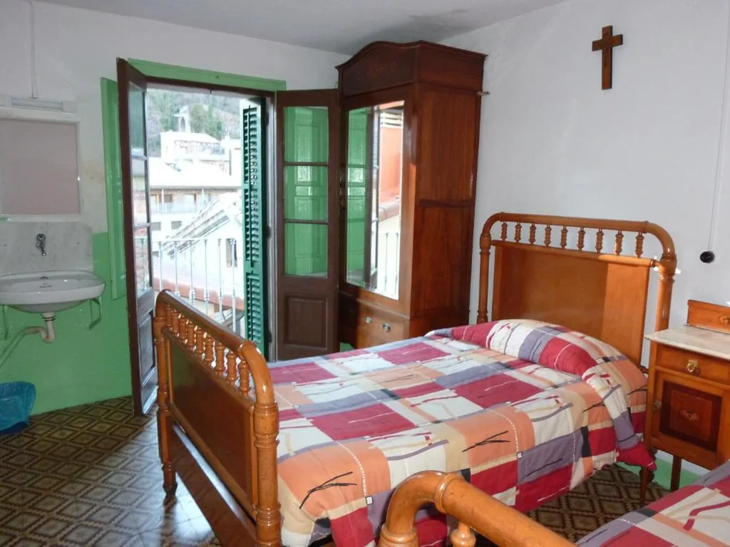 Habitación Doble con baño compartido - 1 o 2 camas — Pensión Fonda Vilalta