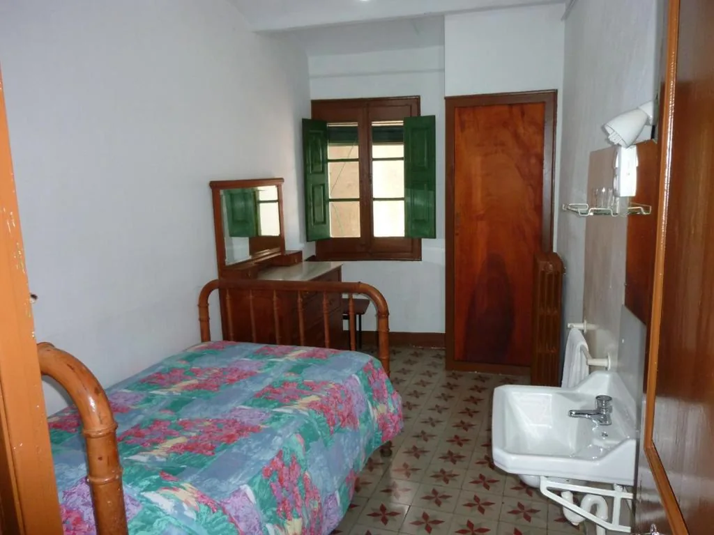 Habitación Individual con baño compartido — Pensión Fonda Vilalta