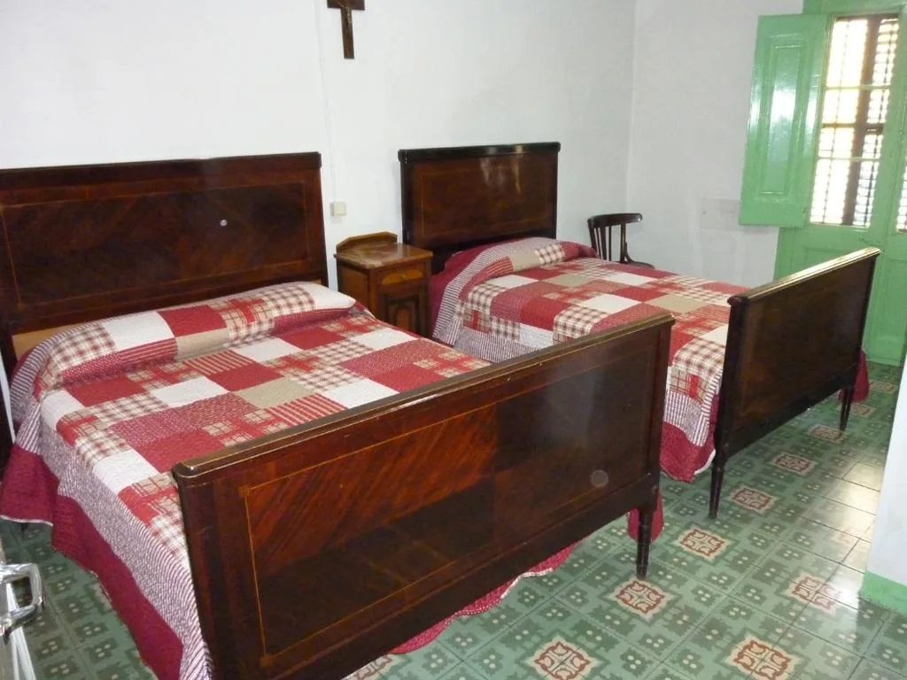 Habitación Triple con baño privado — Pensión Fonda Vilalta