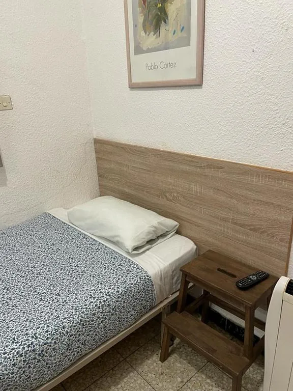 Habitación Individual con baño compartido — Pensión Fortea