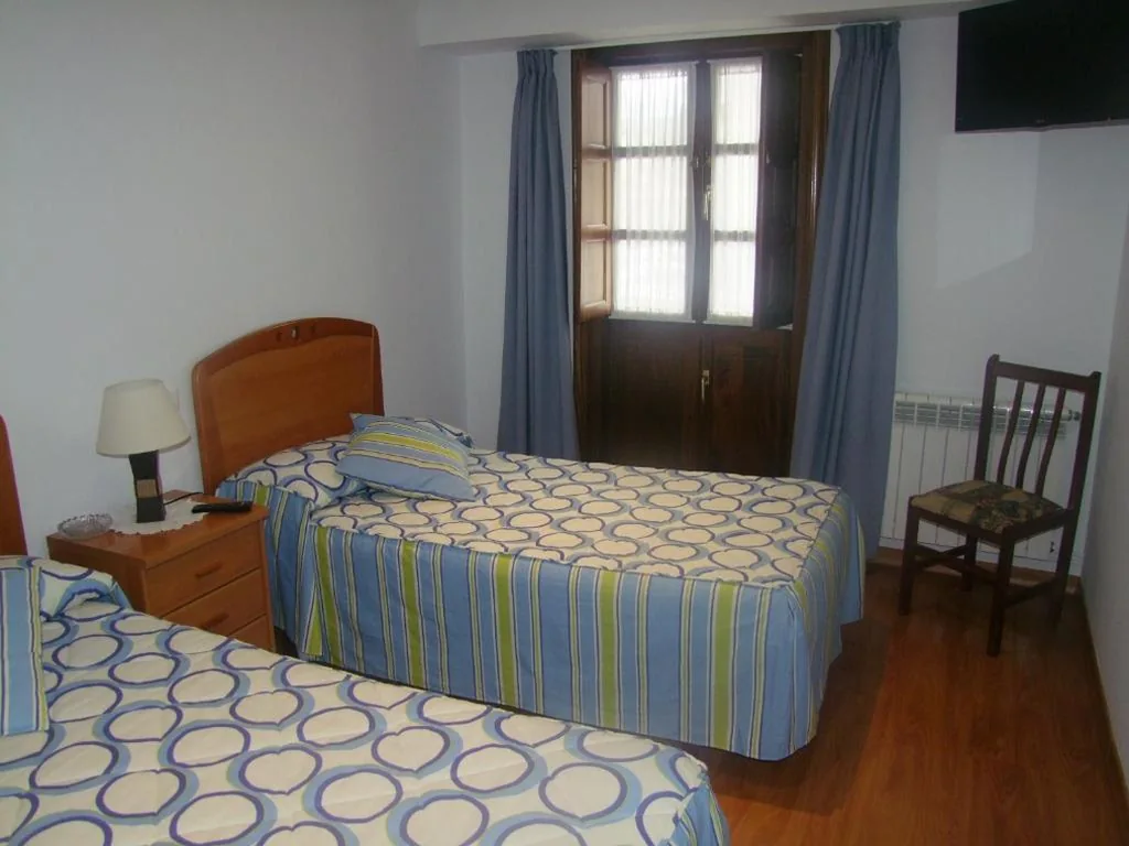 Habitación Doble - 2 camas — Pension Gades
