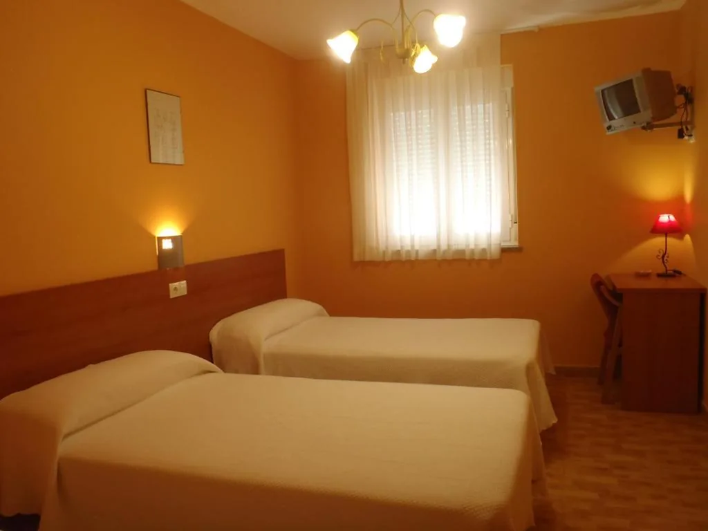 Doppelzimmer mit Bad – 2 Betten — Pensión Galatea