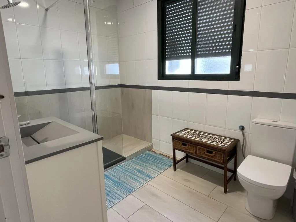 Camera tripla con bagno in comune — Pensión Galicia