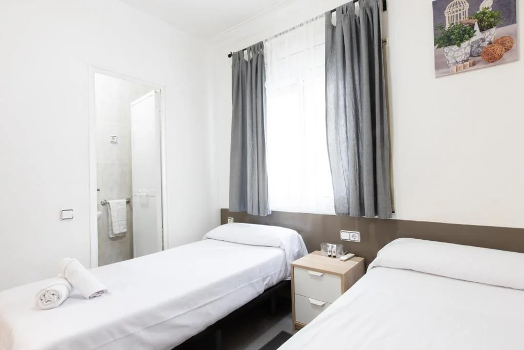 Quarto Duplo com casa de banho privativa - 2 camas — Pensión Galicia