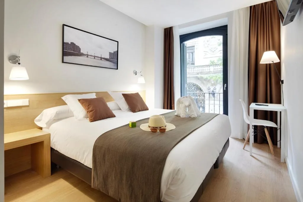 Tweepersoonskamer met balkon - 1 of 2 bedden — Pensión Garibai