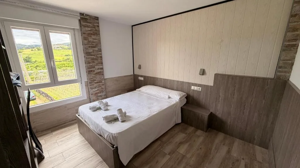 Quarto Duplo com casa de banho privativa — Pension GAZTELUGATXE
